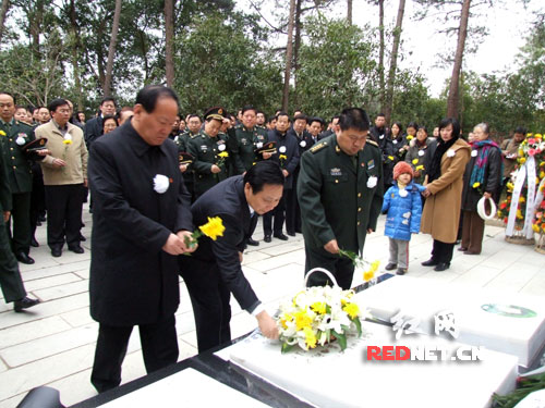 ����ʡί��ί��ʡί�ؕ�(sh��)�L(zh��ng)��̩�����У���܊�¿ƌW(xu��)ԺԭԺ�L(zh��ng)���ό������ɣ�����ë�����c���A֮�ӣ��ң�ë������ë�����c���A֮Ĺ���I(xi��n)�r����