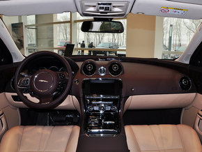 捷豹 XJL 3.0 SC 中控臺(tái)整體