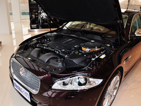 捷豹 XJL 3.0 SC 發(fā)動(dòng)機(jī)主體特寫
