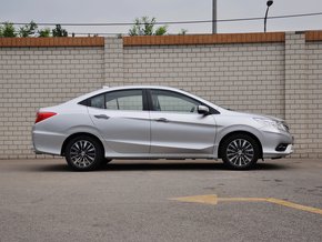 廣汽本田 1.8L 自動 車輛正右側
