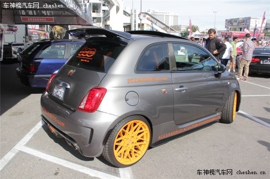 ����֮Ы SEMA�ϵķƁ���500 Abarth���b SEMA���Ɓ���500 Abarth����܇���b