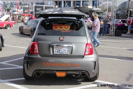 ����֮Ы SEMA�ϵķƁ���500 Abarth���b SEMA���Ɓ���500 Abarth����܇���b