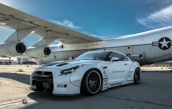 �Ԛ���¶ GT-R R35�c����ʽ��(zh��n)���C(j��)�R��(xi��)��