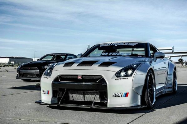 �Ԛ���¶ GT-R R35�c����ʽ��(zh��n)���C(j��)�R��(xi��)��