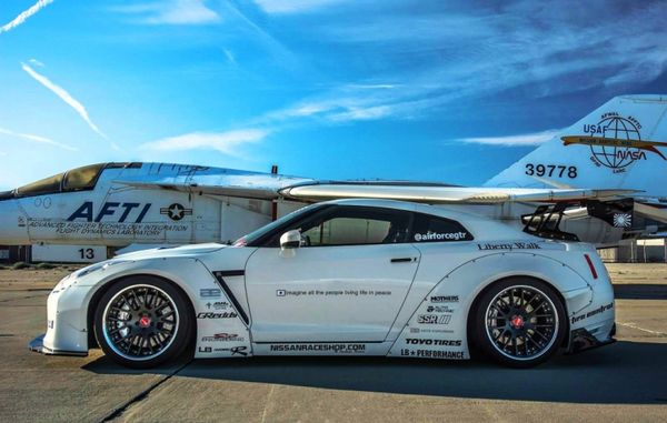�Ԛ���¶ GT-R R35�c����ʽ��(zh��n)���C(j��)�R��(xi��)��
