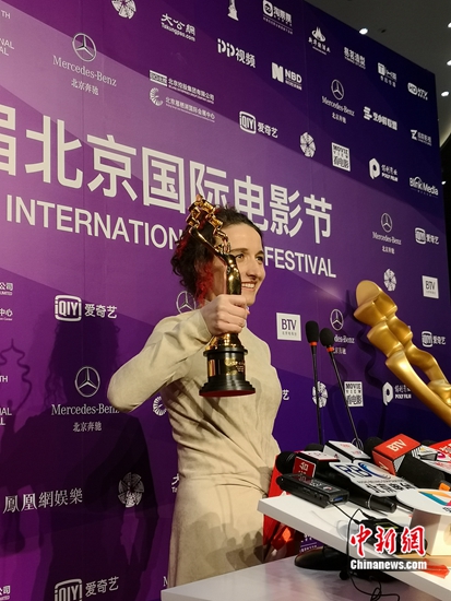 最佳導(dǎo)演獎(jiǎng)獲得者瑪麗安·卡琪瓦尼 尹力 攝