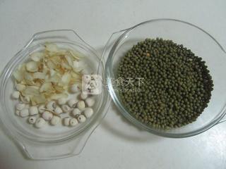 綠豆百合蓮子羹的做法步驟:1