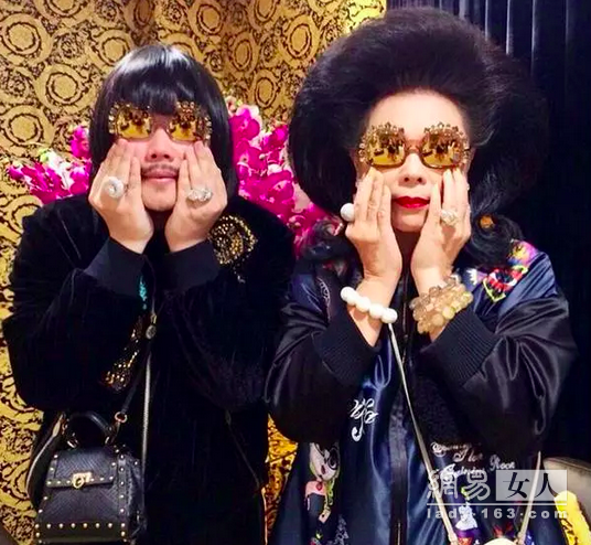 泰國土豪母子時(shí)尚造型太奇葩 愛馬仕多過貝嫂