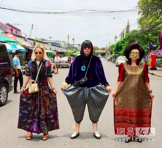 泰國土豪母子時(shí)尚造型太奇葩 愛馬仕多過貝嫂