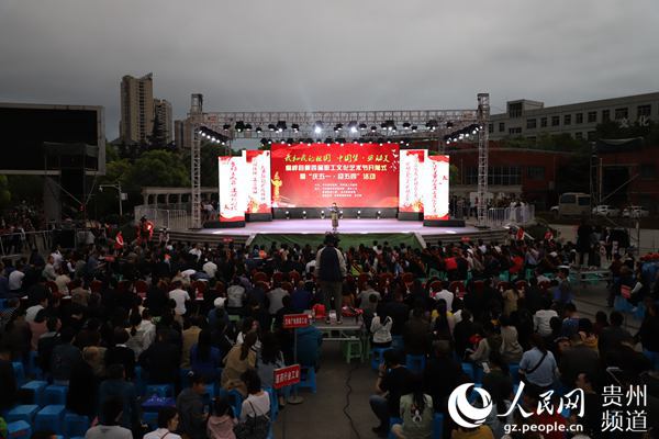 ͩ���h���Č����Ļ�ˇ�g(sh��)��(ji��)�_Ļʽ�ߡ��c��һ��ӭ���ġ����(d��ng)�e�С��Y¡�s �z