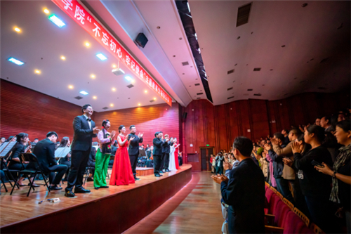 ��������˹�W(xu��)Ժ�e�k��������������ӛʹ�������}��������(ch��ng)���������(hu��)