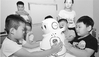 鄭州市青少年快樂大講堂引領孩子感受科技魅力