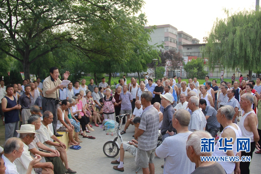 河南內(nèi)黃:七旬老黨員義務(wù)講新聞13年 河南內(nèi)黃:七旬老黨員義務(wù)講新聞13年