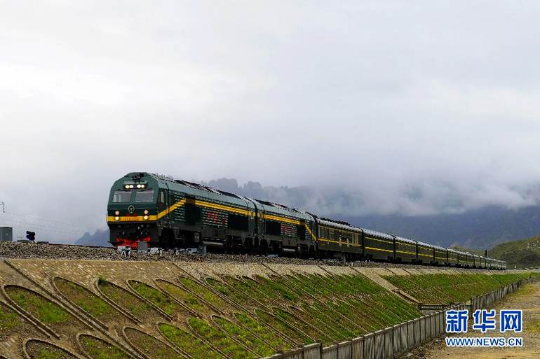 拉薩至日喀則鐵路開通運(yùn)營(yíng):坐著火車看珠峰(高清)【2】
