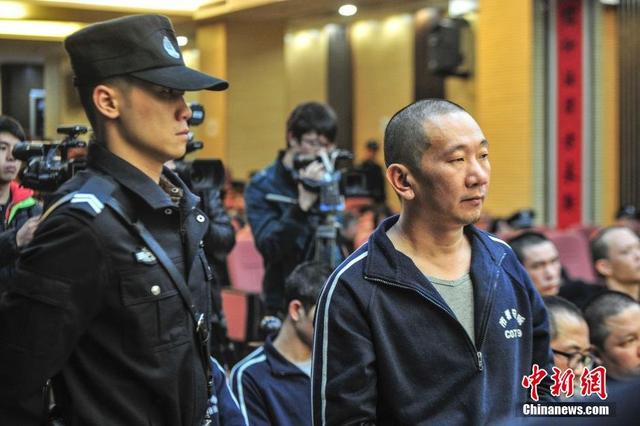 廣州22人涉黑團(tuán)伙被判刑 曾開槍威嚇村民(圖)
