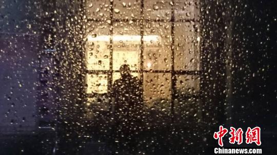 三九天新疆伊犁溫暖如春降雨持續(xù)約1小時(shí)
