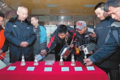 毒販在20箱橙子內(nèi)藏毒8公斤 稱(chēng)企圖迷惑緝毒犬