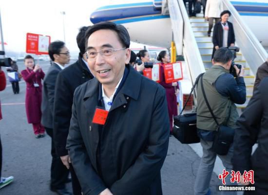 廣東省長:誠意邀香港服務(wù)提供者參與自貿(mào)區(qū)建設(shè)