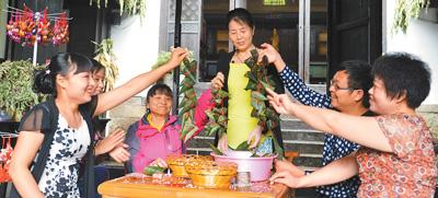 人民日報盤點各地過端午習(xí)俗:秭歸端午比年大