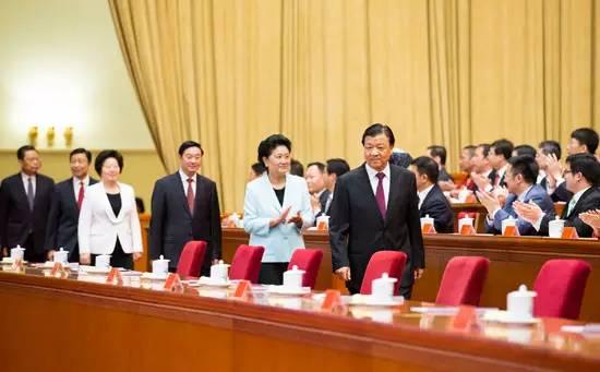 習(xí)近平寄語:青年們 投身人民的偉大奮斗