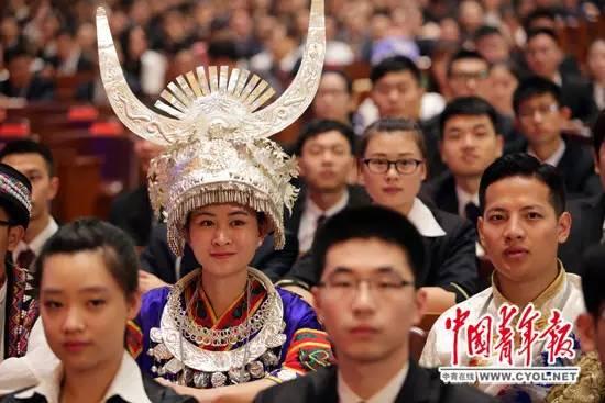 習(xí)近平寄語:青年們 投身人民的偉大奮斗