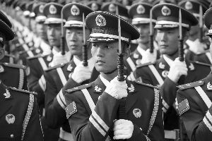 訓(xùn)練中的武警英模部隊(duì)方隊(duì)