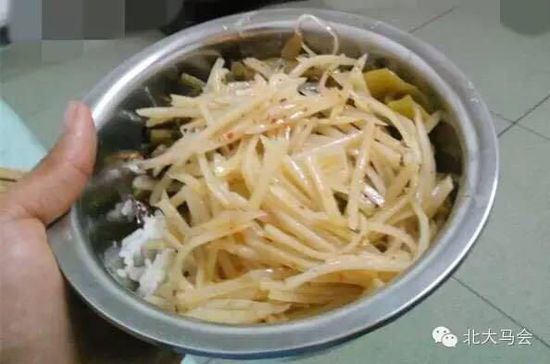 北大曝學(xué)校后勤用工亂象:無(wú)合同無(wú)社保超時(shí)加班