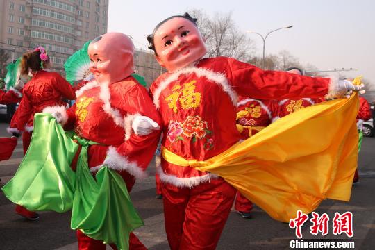 北京“鬧元宵”廣場舞掀起“最炫民族風(fēng)”