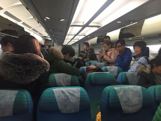 夫婦花6萬去大溪地度蜜月 1天內(nèi)飛機2次迫降原地