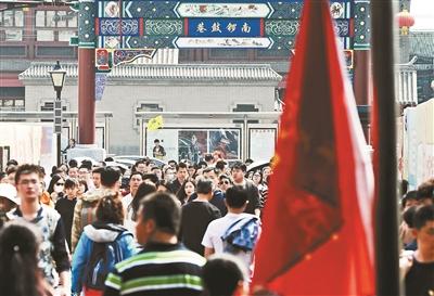 北京南鑼鼓巷今日限流 隊(duì)伍巷口解散定時(shí)集合
