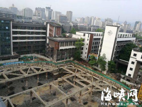 һ�ЌW(xu��)�ڽ������R���п���ͣ�� �W(xu��)У߀�R�r(sh��)���n��