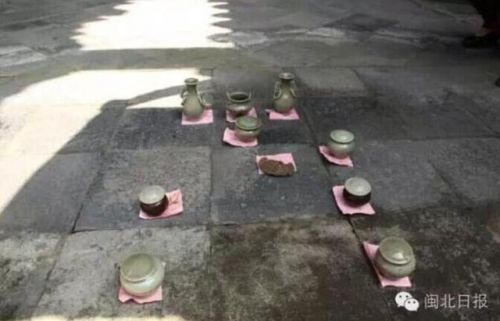 �������fլ�����Ͻ��·� һ�z��ȥ�l(f��)�Fһ����Ĺ