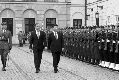 ��(x��)��ƽ��ϯ���m���y(t��ng)���_(d��)�e�еĚgӭ�xʽ�����A��l(f��)