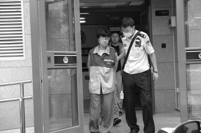 流浪女用鐵鏈抽死1名男子騎車(chē)逃亡70公里被抓