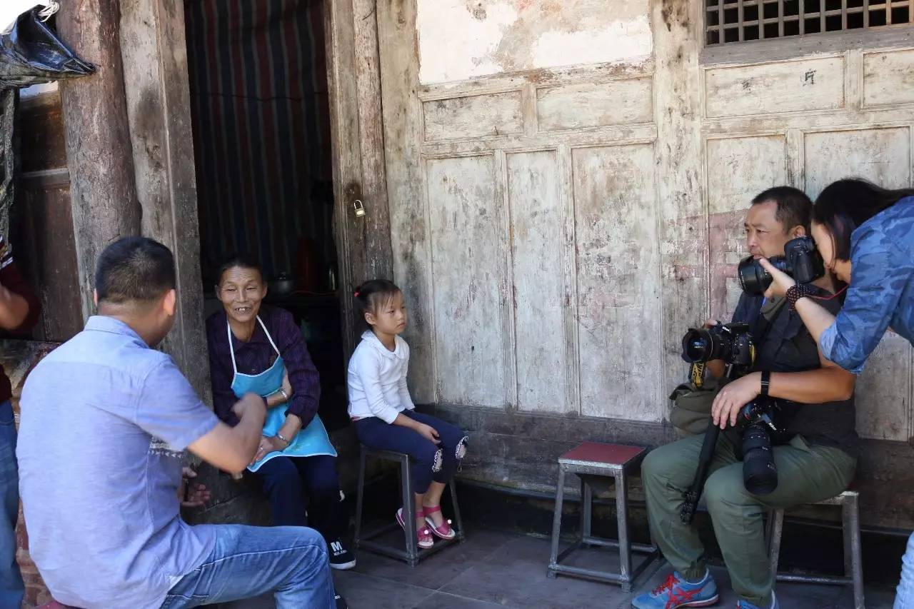 走過方知遠(yuǎn)征難 網(wǎng)媒爬雪山
