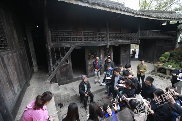 ���W(w��ng)�j(lu��)ý�w���D(zhu��n)�ġ��tɫ�υ^(q��)��������ʾ������ �ؑc���(y��ng)�������ɫ�����N·��