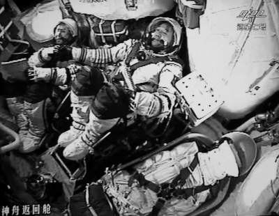 神舟十一號明日對接天宮二號 航天員狀態(tài)良好