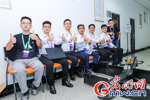 第三屆中國(guó)“互聯(lián)網(wǎng)+”大學(xué)生創(chuàng)新創(chuàng)業(yè)大賽總決賽啟動(dòng)