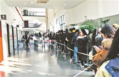 中戲推明星同款羽絨服滋生黃牛個(gè)別學(xué)生加價(jià)千元