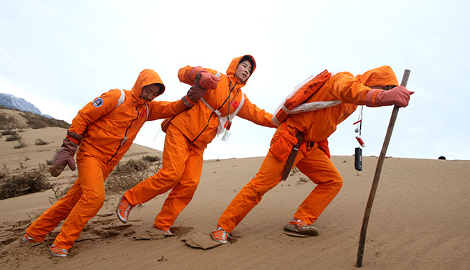 2010��10��20�� ������ɳĮ�M(j��n)��ɳĮ����Ӗ(x��n)�� �zӰ�����ͨ