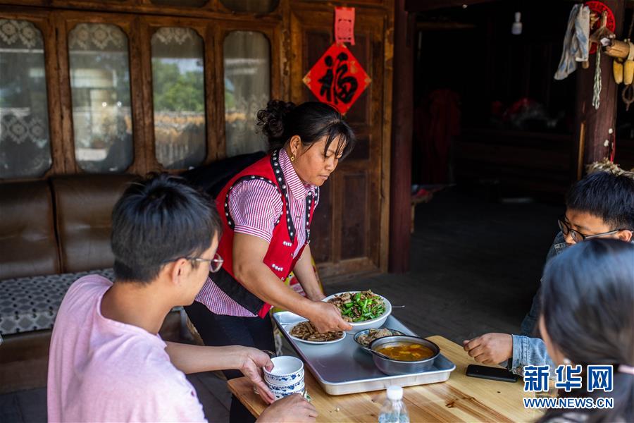 (新華全媒頭條·決戰(zhàn)決勝脫貧攻堅(jiān)·督戰(zhàn)未摘帽貧困縣·圖文互動(dòng))(10)脫貧的歌聲——云南直過民族和人口較少民族共入新時(shí)代