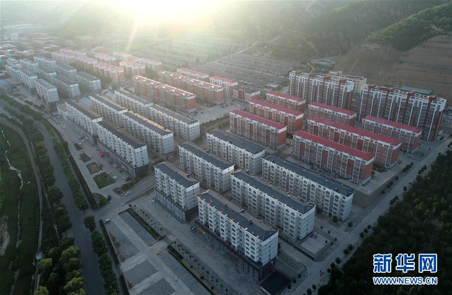 ������ƽ��С�����¡��D�Ļ��ӣ���1�����Һ����ε�һ����������׌�l(xi��ng)�H���һ�D�⡱��������ƽ��Óؚ���ԵĹ���