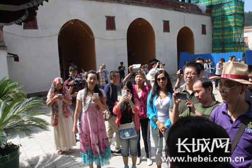 8��14�����ӱ��в��L�Fӛ�ߵ������ڳ�֮�R���L