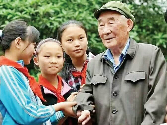 長(zhǎng)征精神照我行 貴州各地“尊師重教”蔚然成風(fēng)