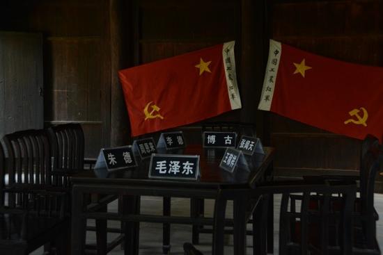 網(wǎng)絡(luò)媒體走轉(zhuǎn)改丨在長(zhǎng)征和新長(zhǎng)征的時(shí)光隧道中穿行