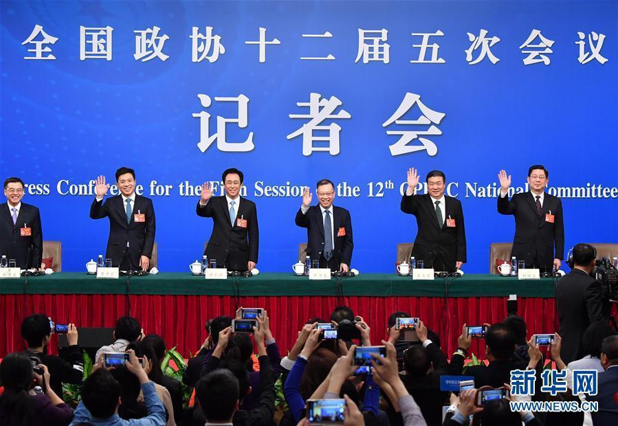 (兩會)(1)政協(xié)委員談惠民生