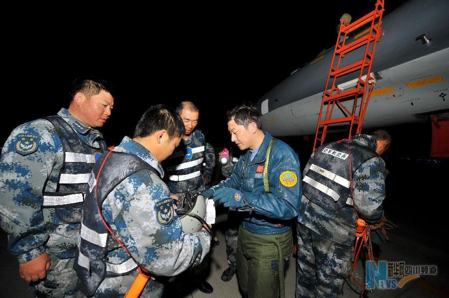 (軍事)(6)成空某部組織戰(zhàn)機(jī)展開(kāi)夜航訓(xùn)練