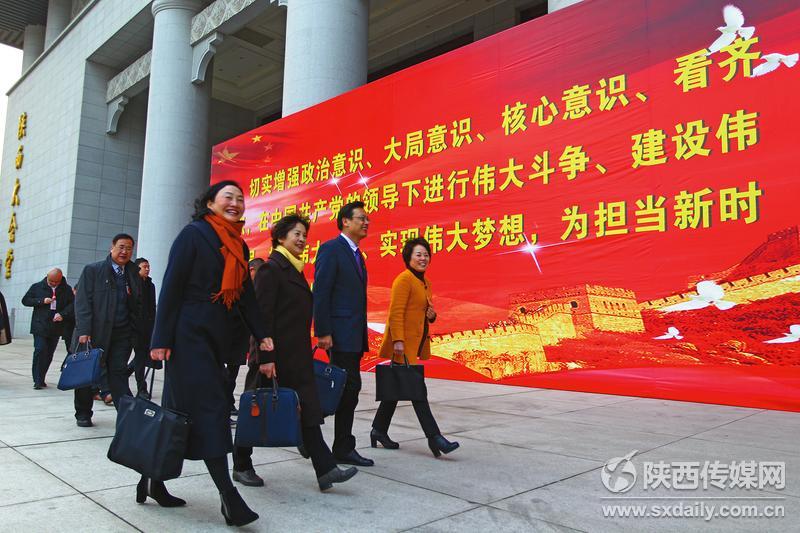 1��23�գ���ϯʡ���f(xi��)ʮ����һ�Ε��h��ί�T�����M�������������Ӵ���A(y��)����h�� ӛ�� �����z