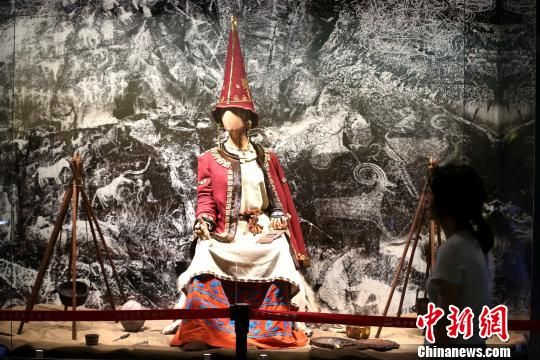 �D��չ���ġ��_���R��Ů�ˡ��������h(yu��n) �z