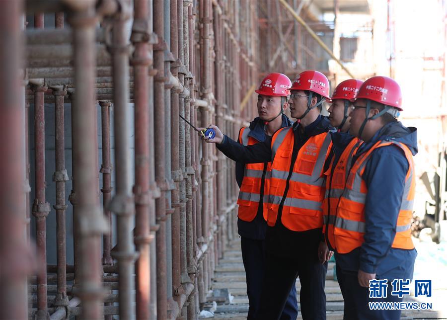 (圖文互動)(3)世界最長沙漠戈壁高速公路“最后一公里”取得重要進(jìn)展